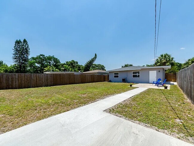 Building Photo - 215 42nd Ave N