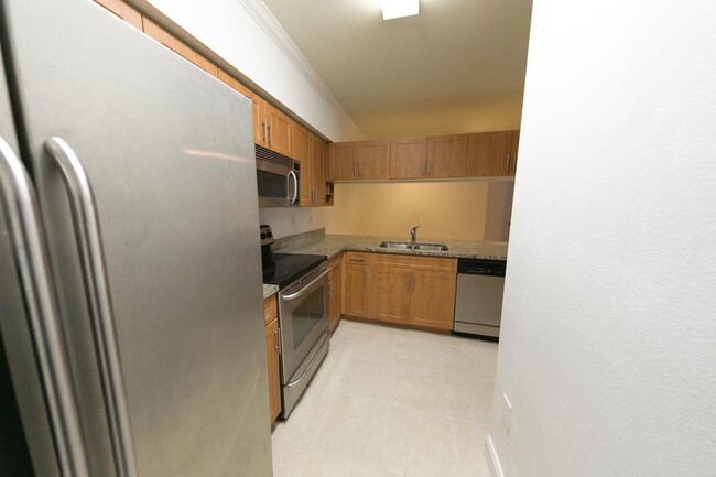 Building Photo - 6510 Emerald Dunes Dr