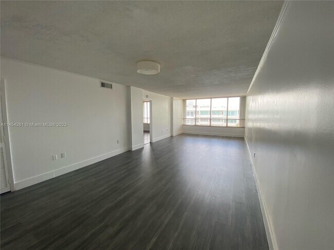 Building Photo - 10230 Collins Ave