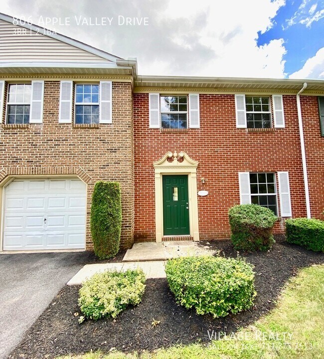 Building Photo - Extremely spacious 3-bed townhome in Dalla...