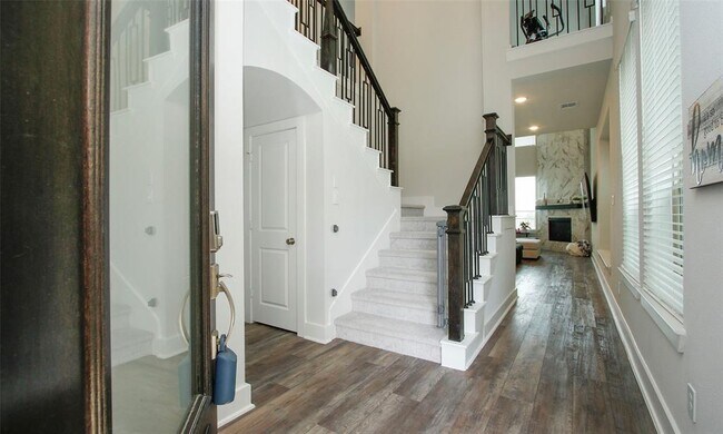 Foto del edificio - 16631 Lake Austin St