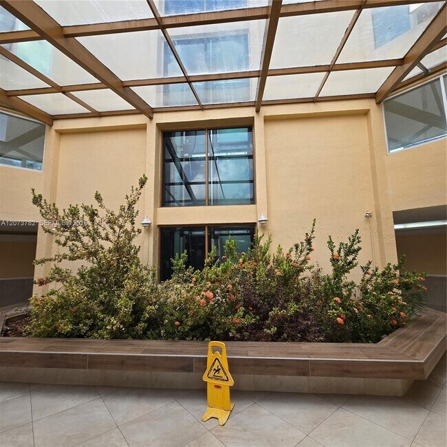 Foto del edificio - 2055 SW 122nd Ave