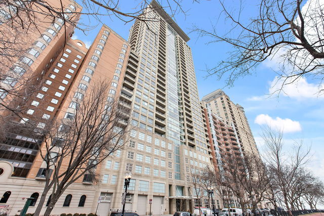 Building Photo - 250 E Pearson St