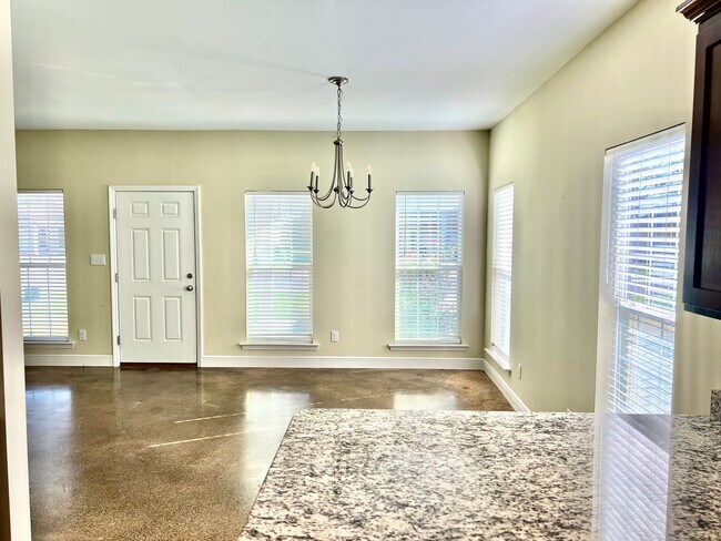 Foto del edificio - 3bd 2bth Spanish Ft. for Lease