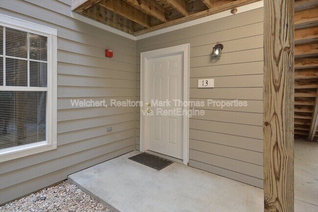 Building Photo - 929 Morreene Rd