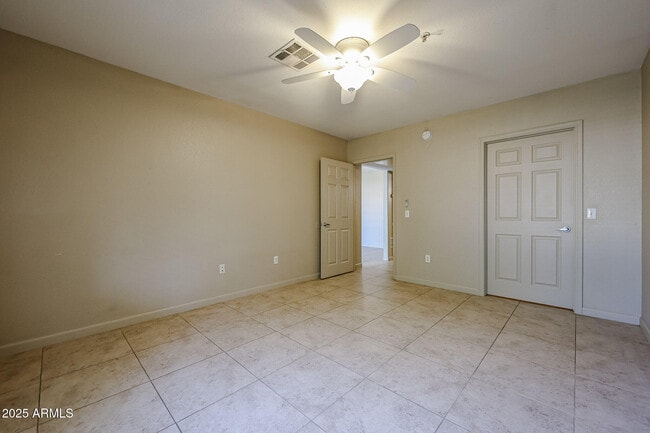 Foto del edificio - 1295 N Ash St