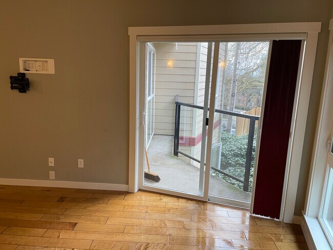 Balcony - 900 Summit Ave E
