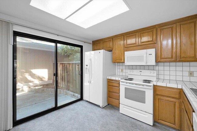 Building Photo - 831 Perseus Ln