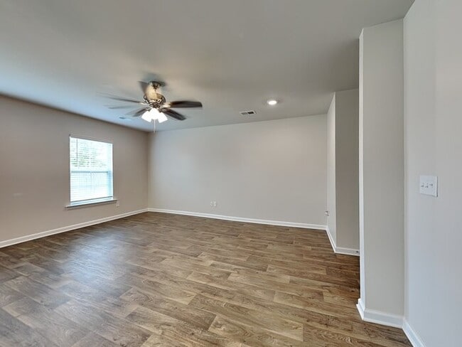 Foto del edificio - Coming Soon!  Burnside Farms with Fenced in Backyard!