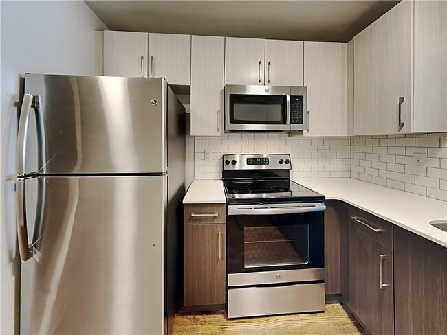 Foto del edificio - 880 N Highland Ave NE