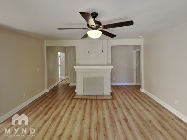 Building Photo - 2632 Shamrock Dr