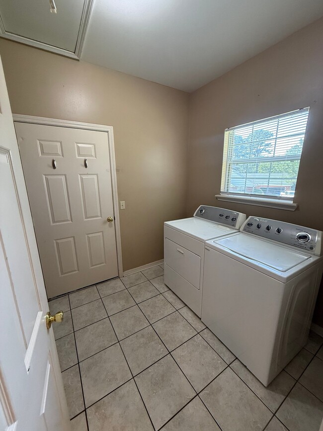 Building Photo - 4131 Tanya Cir