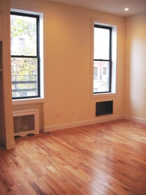 Primary Photo - 133 E 7th St