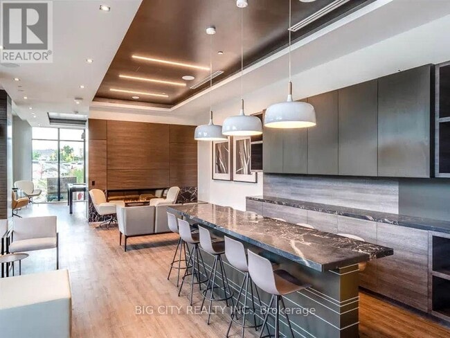 Building Photo - 325 Yorkland Blvd