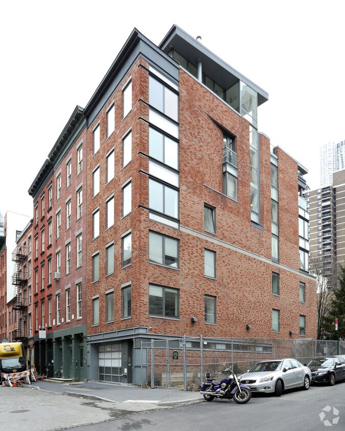 Primary Photo - 276 Water St