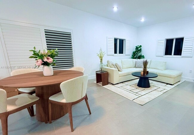 Building Photo - 4701 NE 3rd Ave