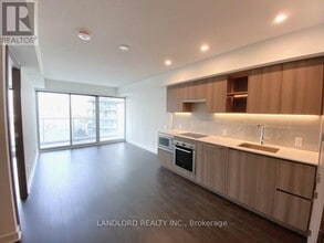 Building Photo - 17 Bathurst St