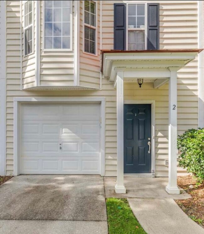 Front Door/Garage Level 1 - 5005 Double Fox Rd