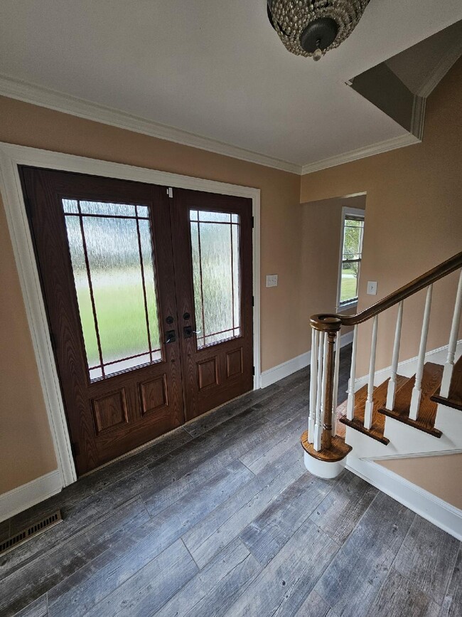 Building Photo - 217 Windsor Rd