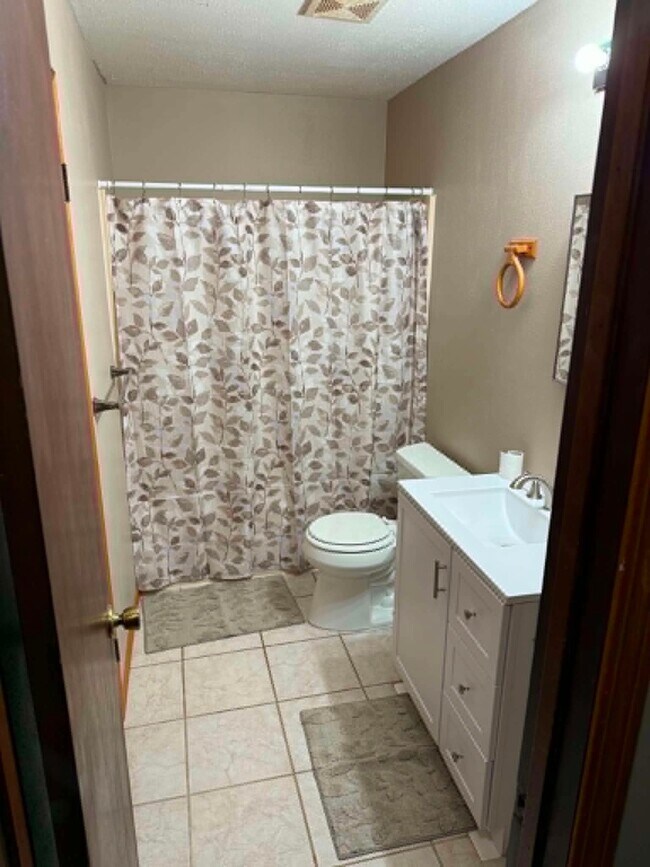 Building Photo - 208 N Marlen Ct