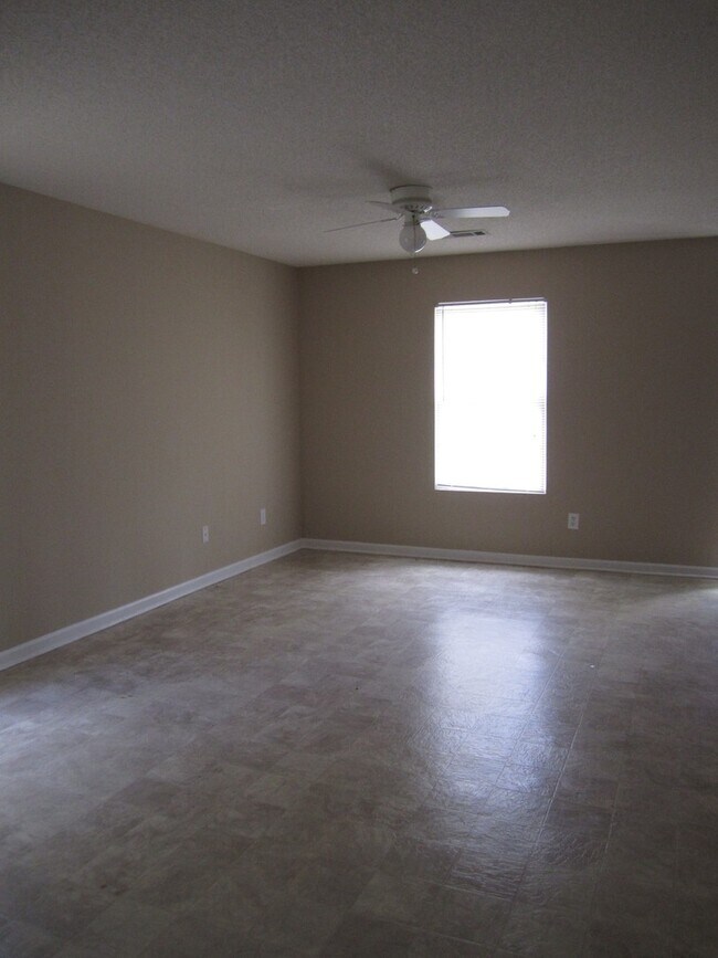 Foto del edificio - Taleeda 437-439