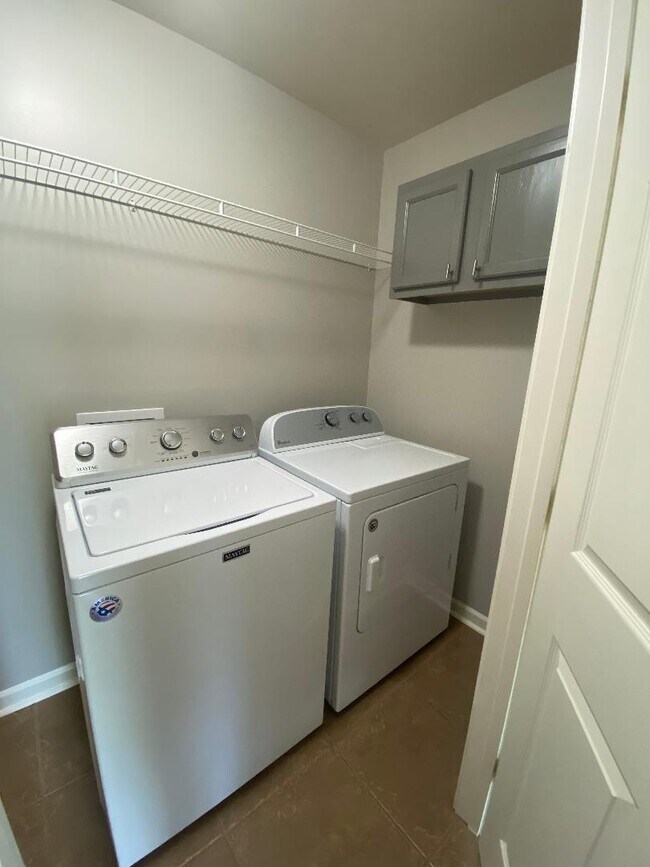 Lavandería (fuera de la cocina) - Guidry Row Apartment Homes
