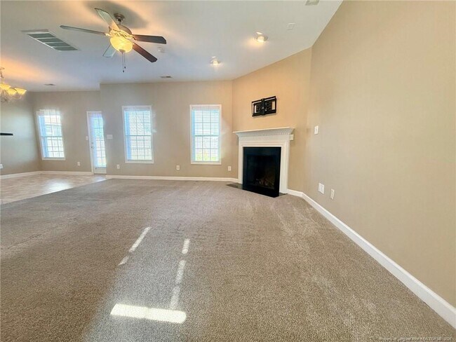 Foto del edificio - 1820 Shady Knoll Ln