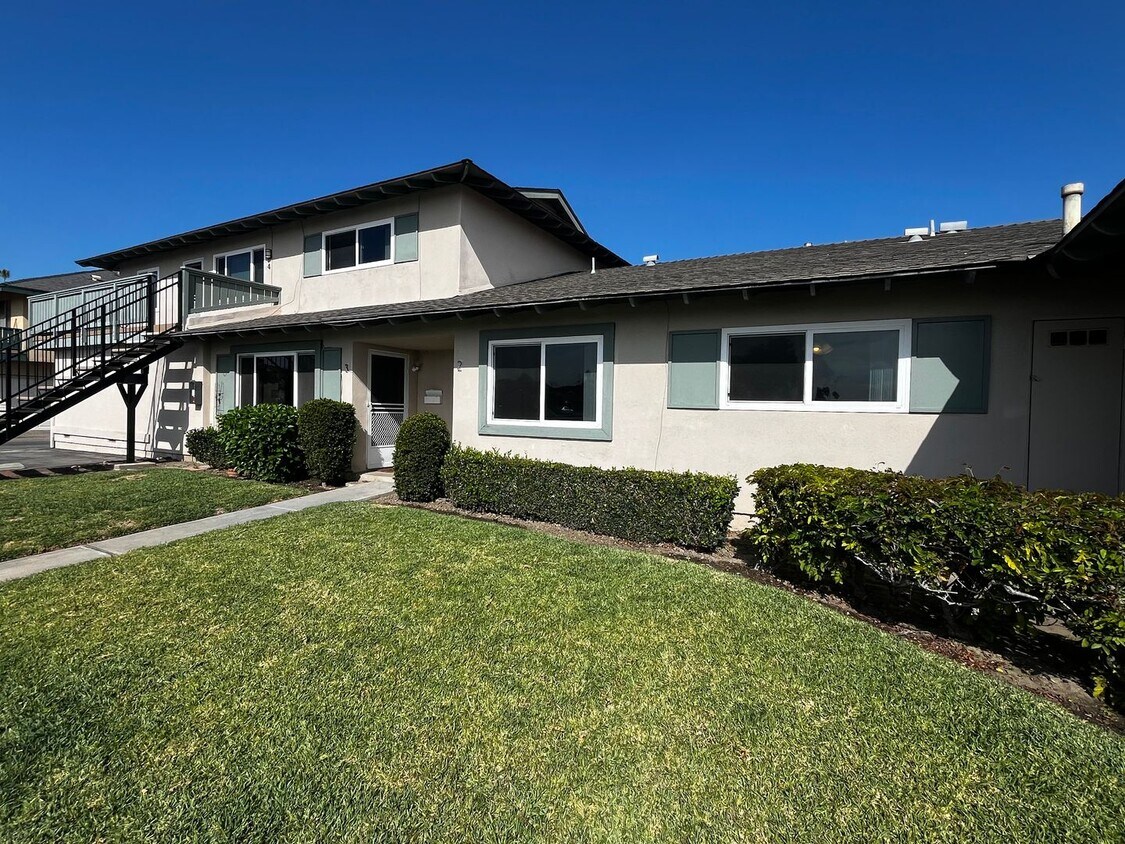 Building Photo - 16581 Sabot Ln