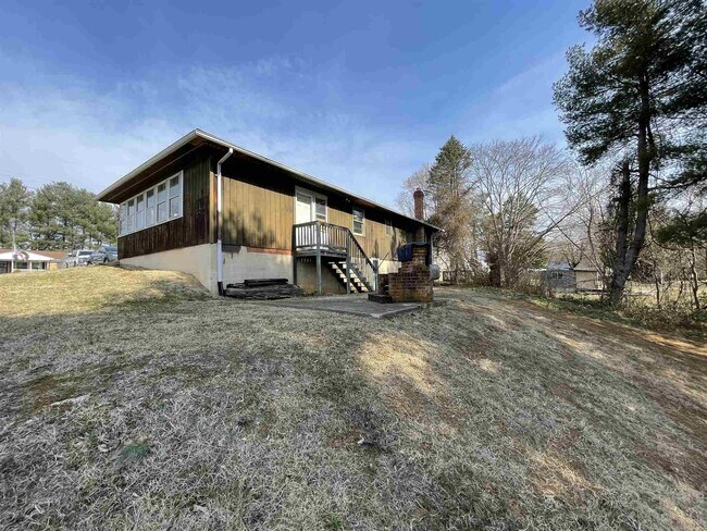 Building Photo - 154 Trenton Ave