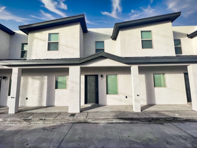 Foto del edificio - Mission Valley 3 Bedroom 2.5 Bath Townhome