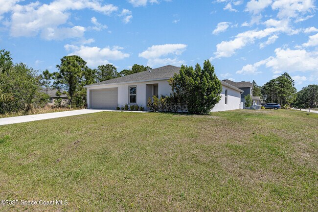 Building Photo - 2359 Fallkirk Ave