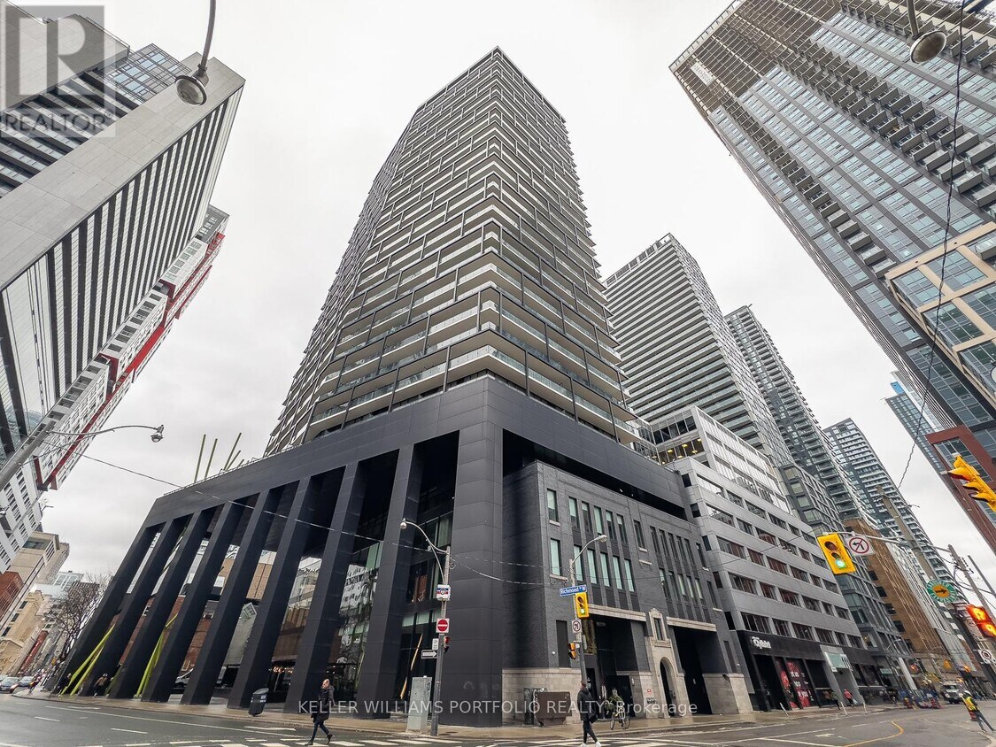 Photo principale - 125-2125 Peter St