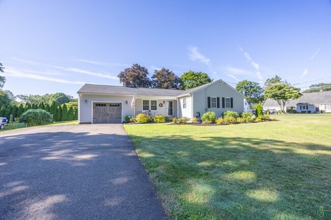Building Photo - Charming 3-Bedroom Home in a Peaceful Neig...