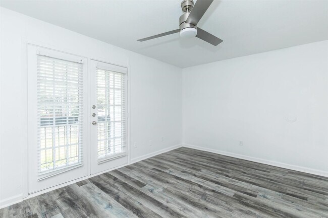 Foto del edificio - 18001 Cypress Trace Rd