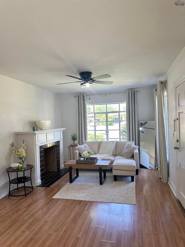 Foto del edificio - 3105 Sherwood Ln