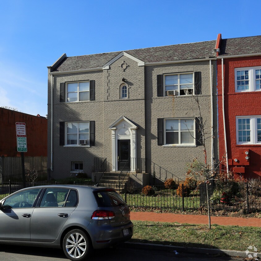 Building Photo - 723 12th St SE