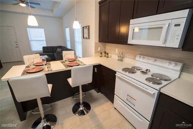 Foto del edificio - 2 br, 2 bath 4plex - 3813 Valeria Street 4