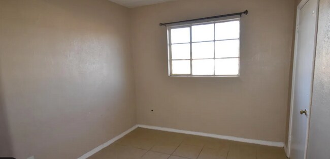 Foto del edificio - 3 Bed 2 Bath Home Available with Refrigera...