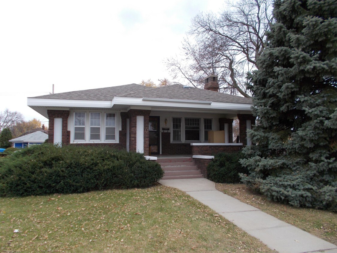 Primary Photo - 1823 W 1st St