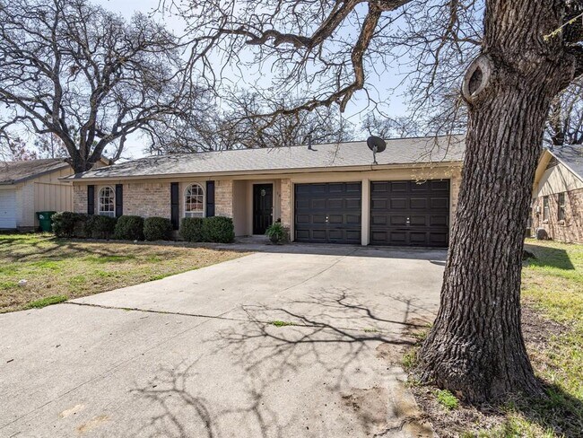 Foto del edificio - 3412 Woodthrush Ln