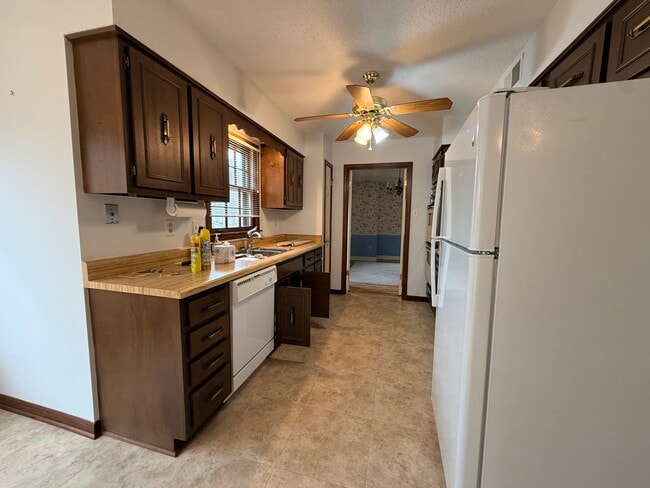 Building Photo - 8671 Pine Needle Dr