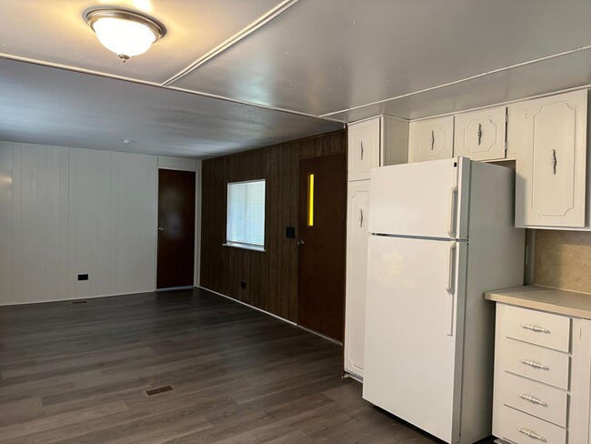Building Photo - Secluded 2 Bedroom Manufactured Home