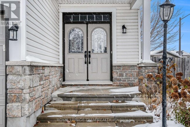 Building Photo - 218 Deercroft Ave