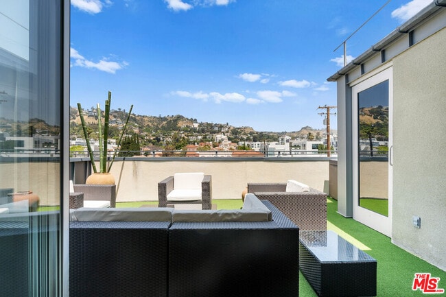 Building Photo - 1250 N Harper Ave