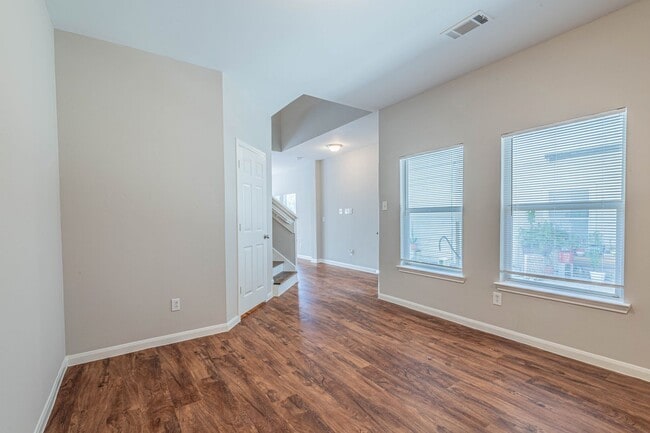 Foto del edificio - 10061 Sharpton Dr