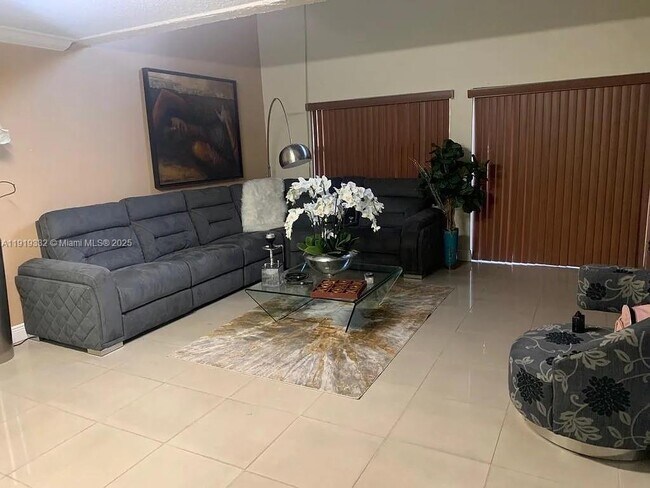 Foto del edificio - 18051 NW 68th Ave