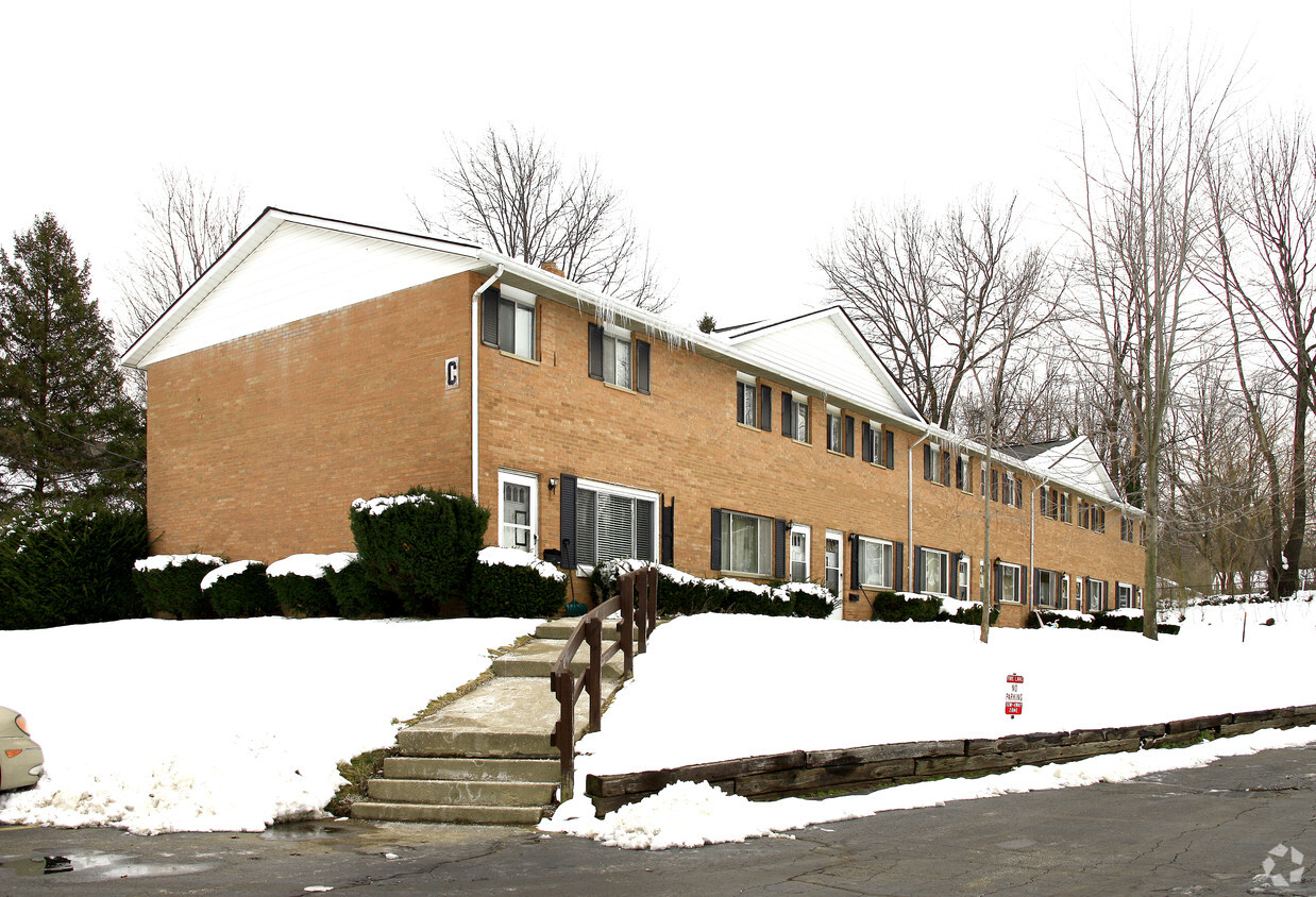 Building Photo - Hartstown Village Apartments