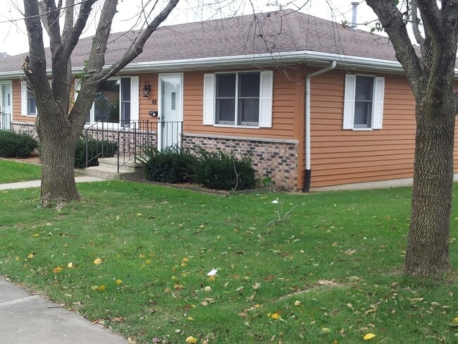 Building Photo - 423 W 2nd Pl