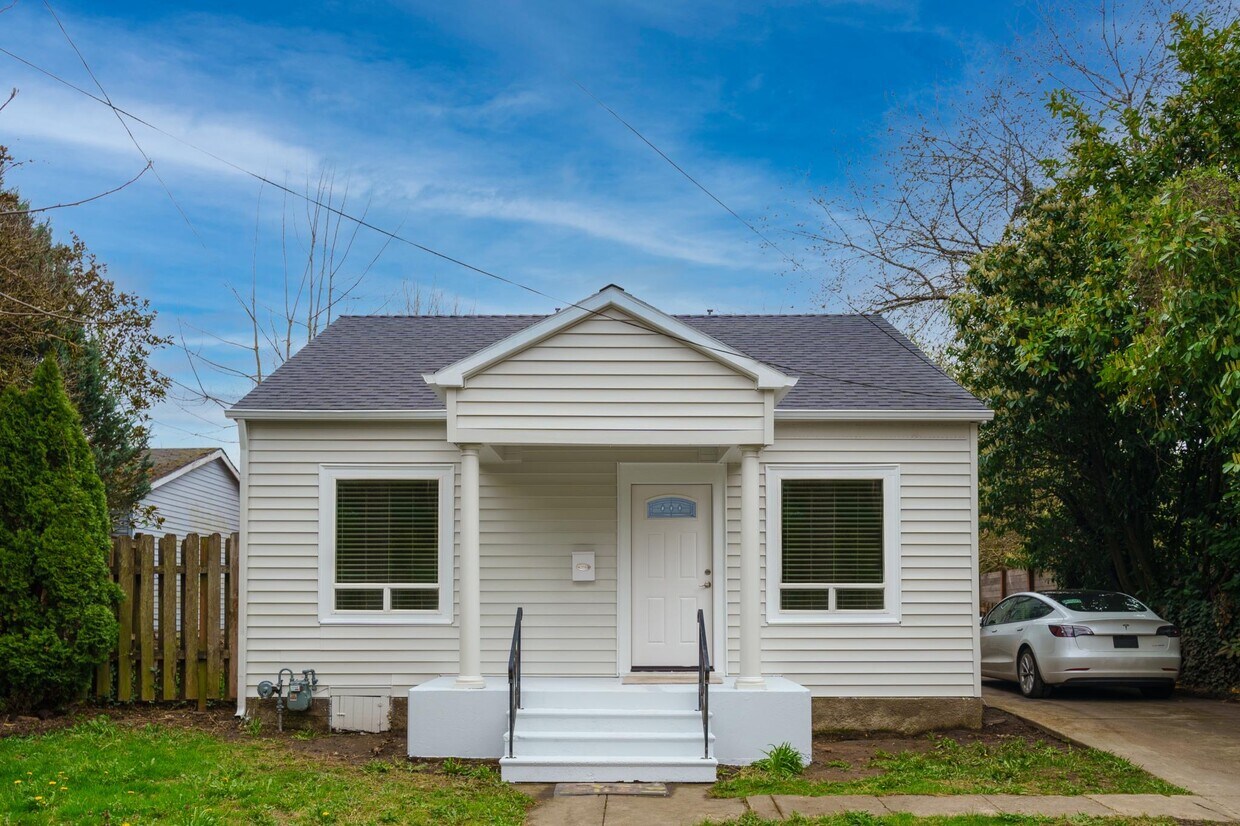 Primary Photo - 5024 SE Clay St