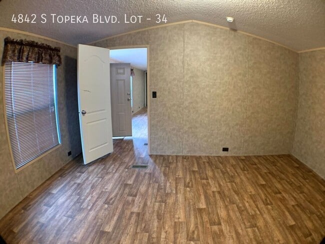Foto del edificio - 4842 SW Topeka Blvd